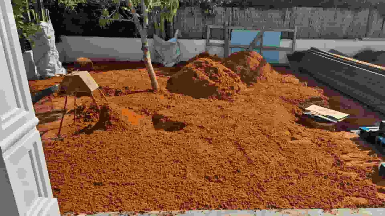 6 דברים שחייבים לדעת לפני שמשתמשים באדמת חמרה בגינה